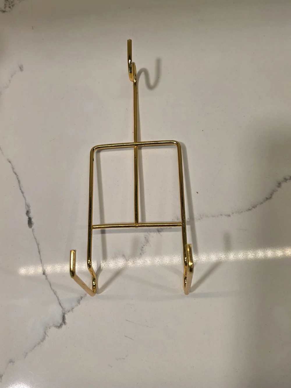 Gold Wire Display For Teacup And Saucer Set